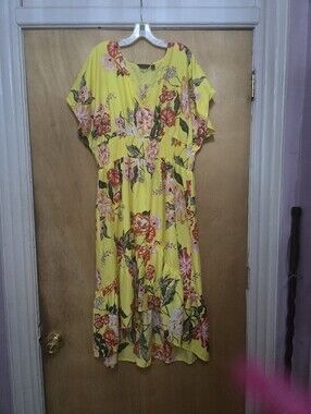 Mlle Gabrielle Yellow Floral V-Neck Midi Dress